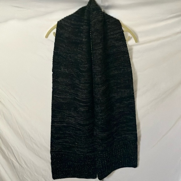 Calvin Klein: Black/White Blend Knit Scarf- one size - Picture 1 of 16